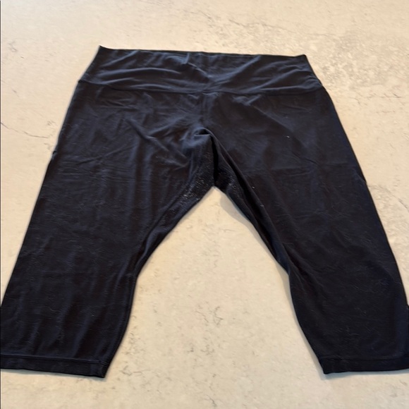 Lululemon Black Cropped Leggings size 20 - Picture 1 of 11